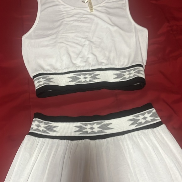 White two piece skirt set. Size medium worn twice only - Picture 2 of 3